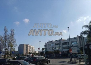 شقة مفروشة لامرأتين ورجلين عازبين