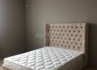 tête de lit tuftée en tissu beige 