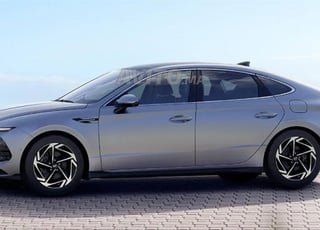 Hyundai grise à louer