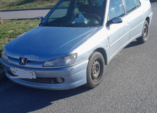 peugeot 306 en très bon état 
