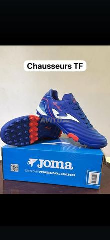 حذاء لكرة القدمJOMA جودة عالية و ثمن جد مناسب 