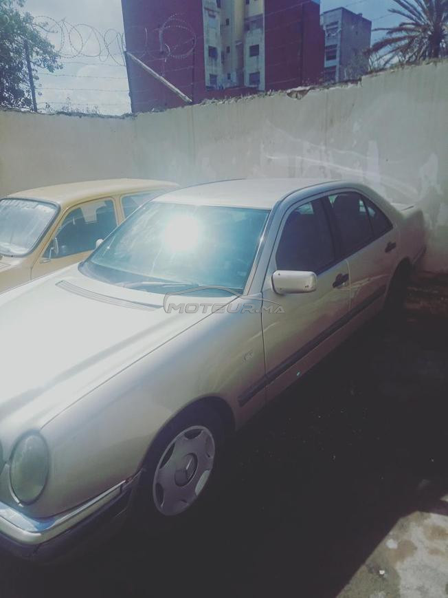 Mercedes-Benz 220