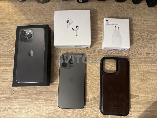 Iphone 13 pro et Airpods 3 et Chargeur et Pochette