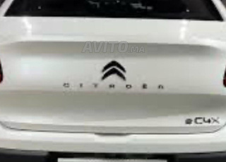 Location de voiture blanche à Rabat