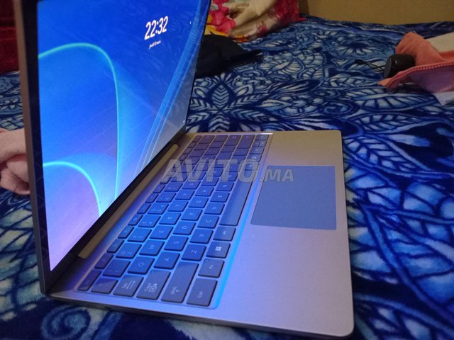 Surfas laptop  go 2 i 5 8gb ram 128GB ssd 