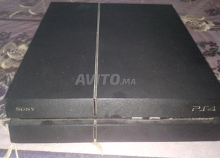 PS4 slim et deux manette et FC24