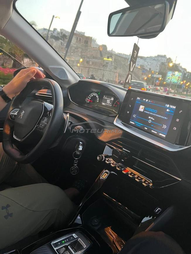 peugeot 208 outomatique ba9a n9iya bazaf 