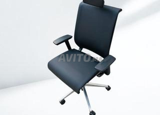 📌كرسي Steelcase thinks جلد أسود مع مسند رأس📌