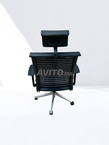 📌كرسي Steelcase thinks جلد أسود مع مسند رأس📌