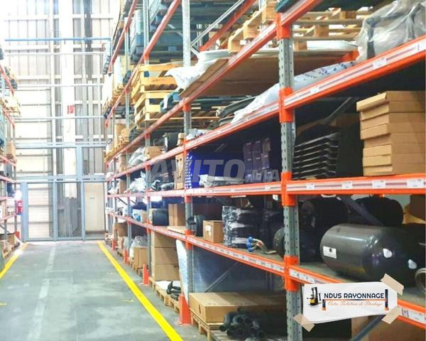 Les étagères de stockage disponible 
