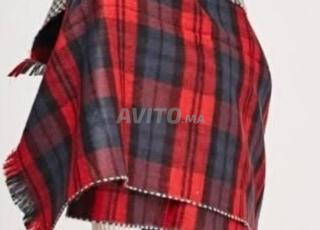 وشاح اسكتلندي باللون الأحمر