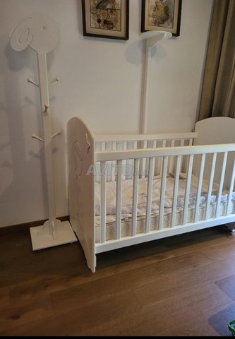 lit à barreaux etagere porte manteau
