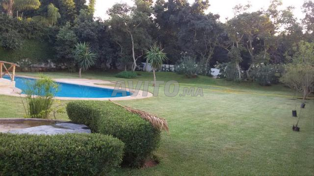 Villa luxueuse à louer à Souissi 2000 m² 