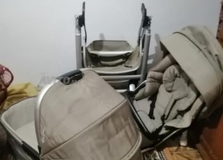 عربة أطفال 