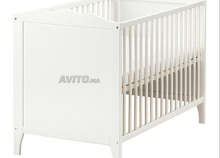 lit bébé Ikea Hensvik avec matelas jamais utilisé 