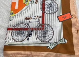 châles Hermès en Demi Soie HR4330