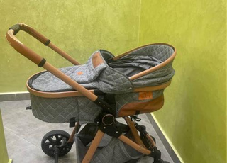 poussette avec ses accessoires 