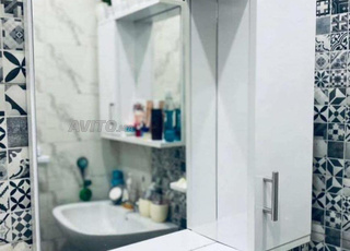 مراة مع خزانة للحمام