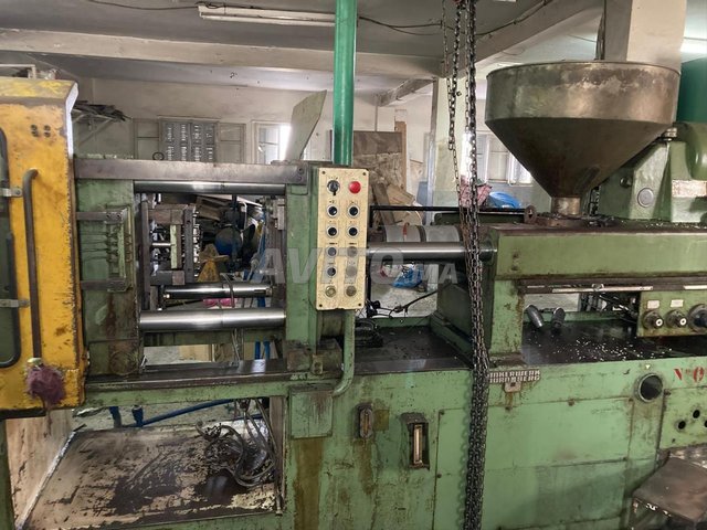  machine d'injection plastique des moules  broyeur