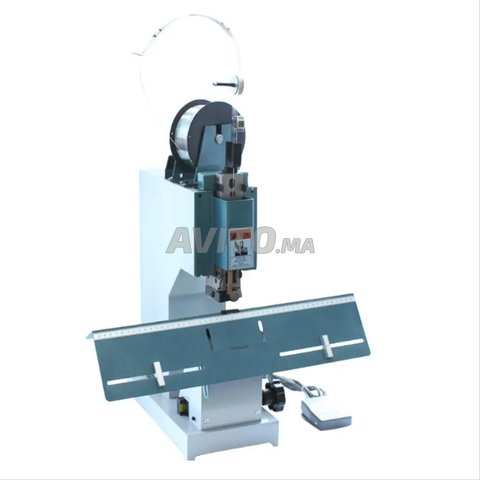 Machine d'Agrafage de Reliure à Fil Simple