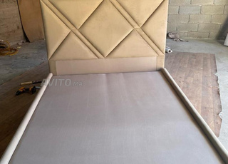 Lit Tapissier Confort et Élégance