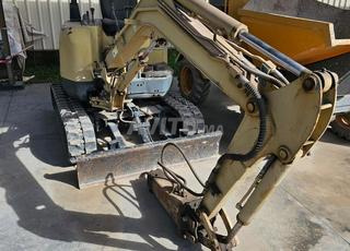 mini pelle avec brise roche 