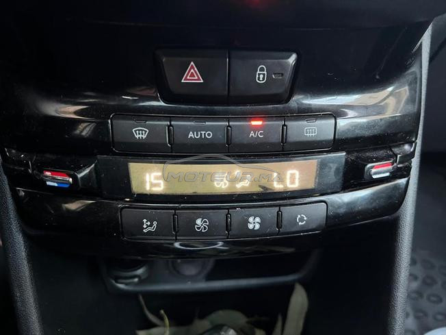 Peugeot 208 en très bonne état 