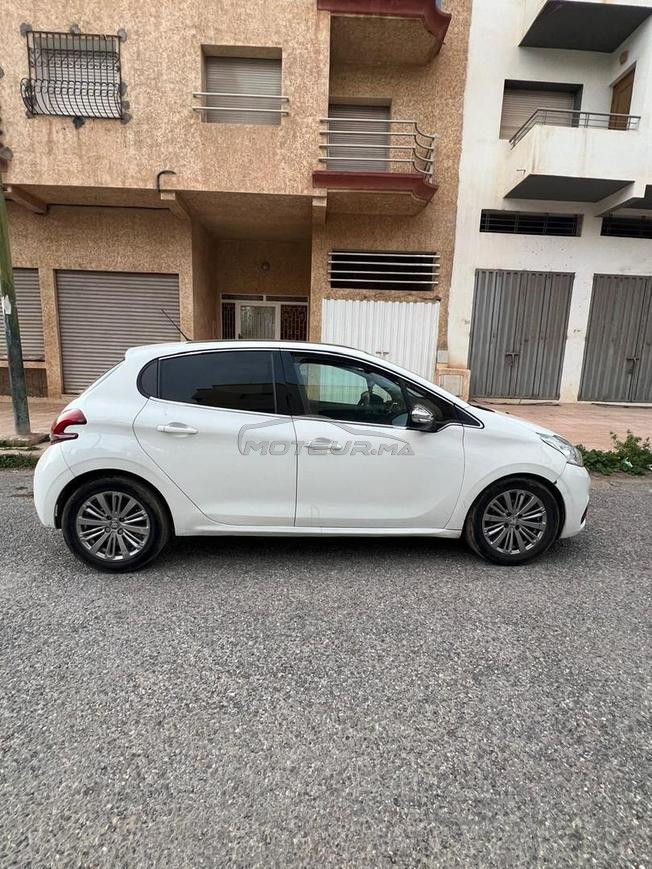 Peugeot 208 en très bonne état 