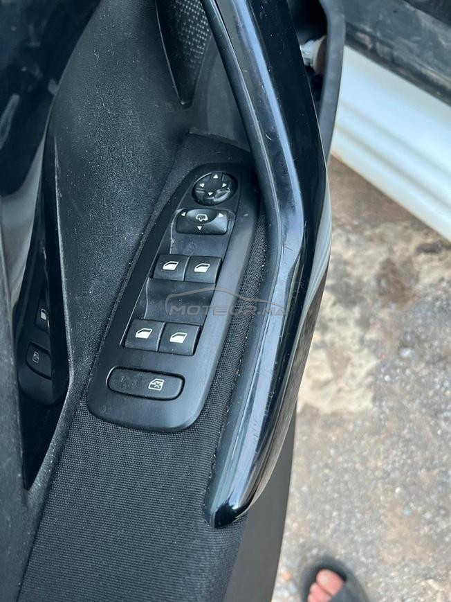Peugeot 208 en très bonne état 