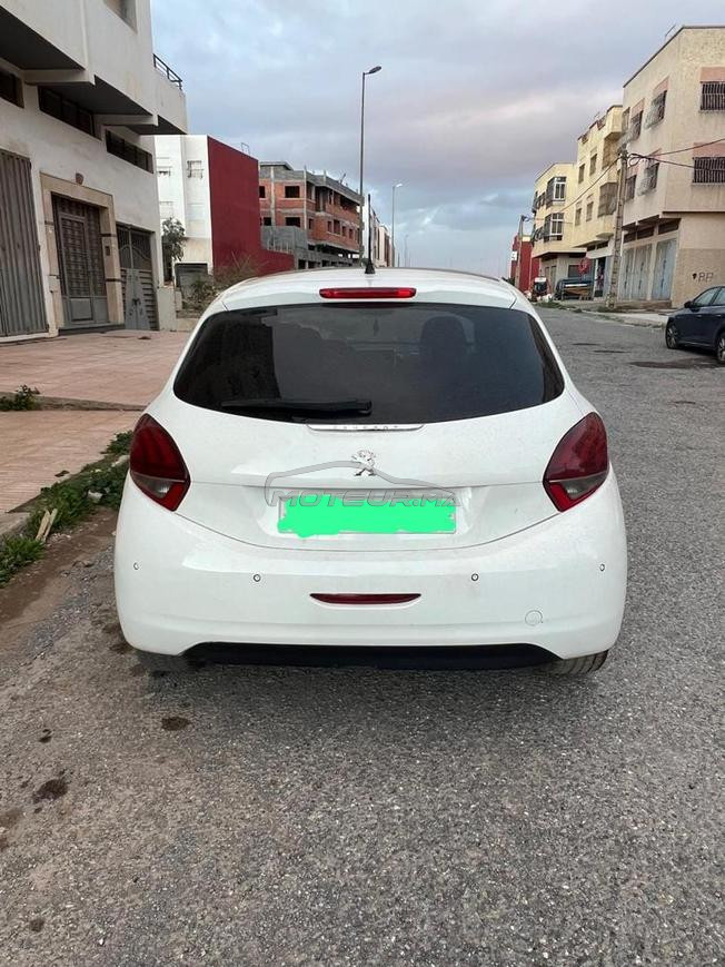 Peugeot 208 en très bonne état 