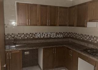 شقة للكراء ببيت الصحافة قرب مستشفى أكدي طال