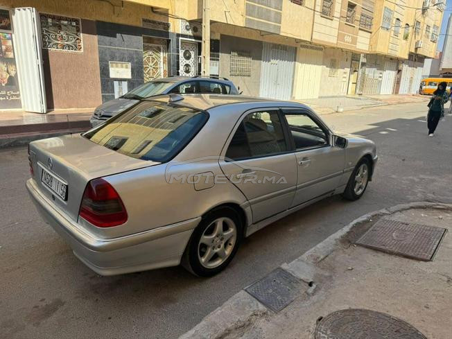 Mercedes-Benz 220