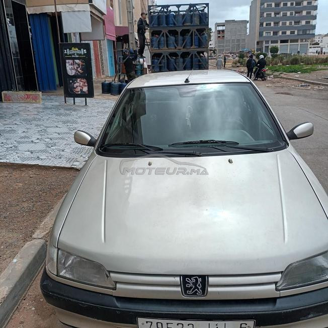 سيارة بيجو في حالة جيدة