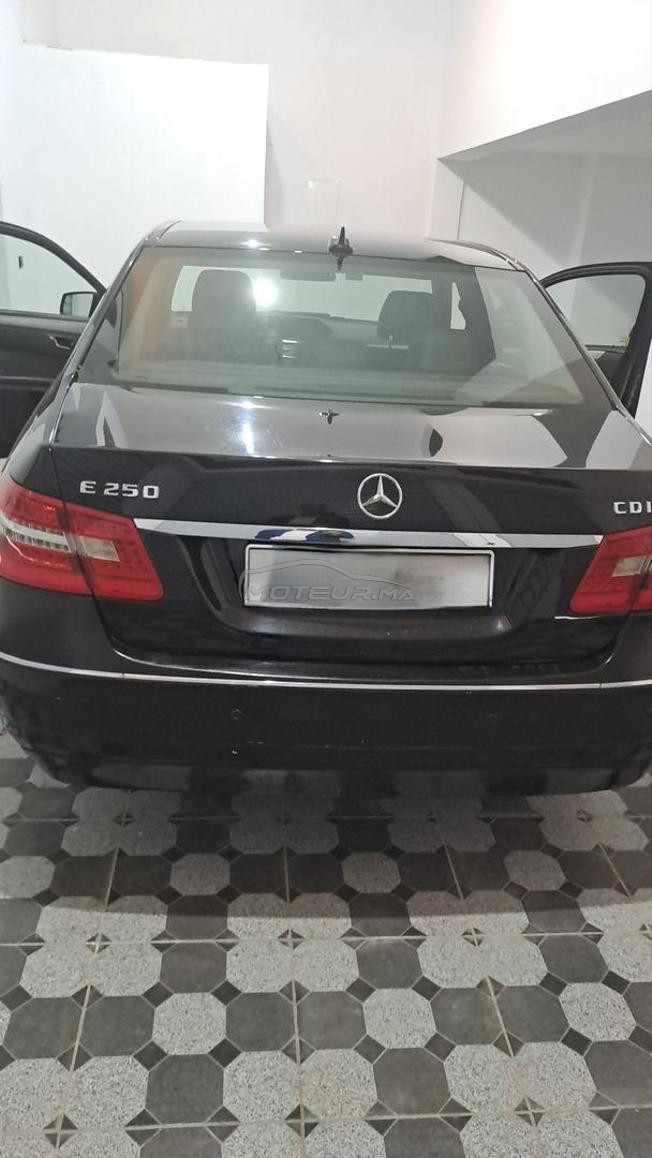Mercedes E 250 presque neuve