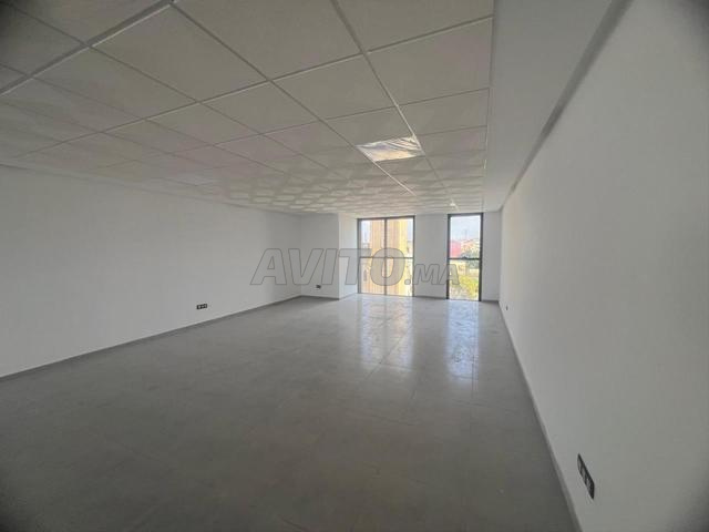 Bureau et plateau en location