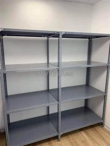 Les étagères de stock léger et milourd en promo