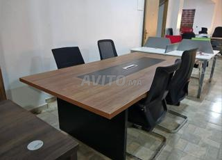 lot de mobilier de bureau – bureau/ chaises/ range