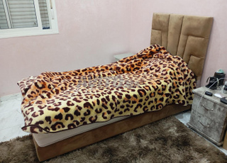 Lit 1 place et 2 tables de chevet 