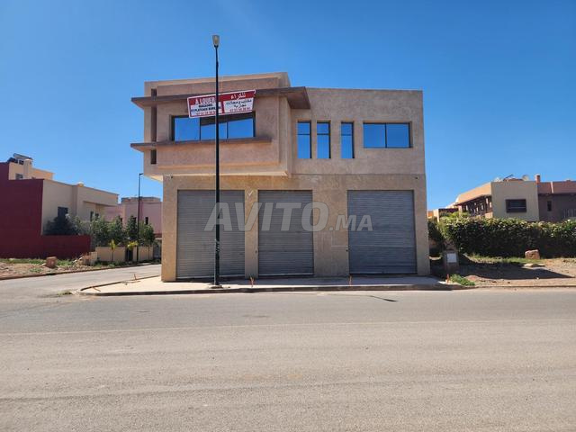 magasins avec soupente et sous sol à louer  - 2