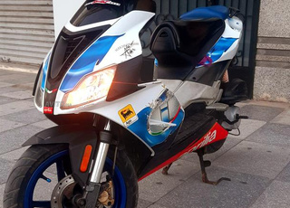 aprilia sr tres bon etat 