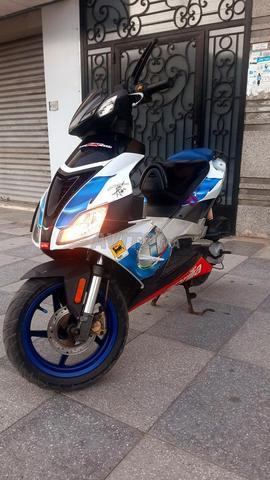 aprilia sr tres bon etat 
