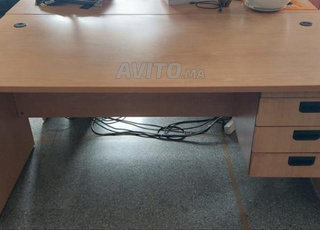 Deux bureaux en bois 