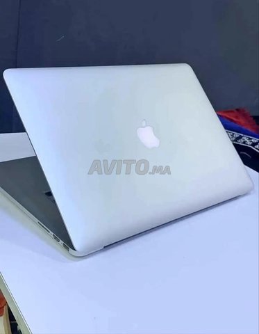 MacBook Pro i5 Retina Ram 8 disc 256 SSD bttri 6h