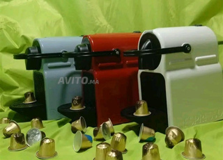 trois machine café Nespresso 