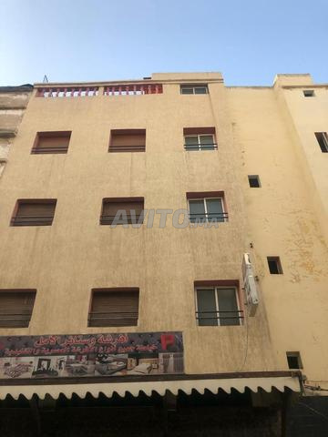 منزل مكون من ثلاثة طوابق ومكان - 2