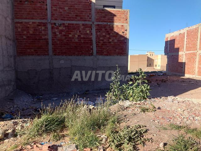 قطعة أرضية طريق جرادة حي الموحدين  قرب الملعب 