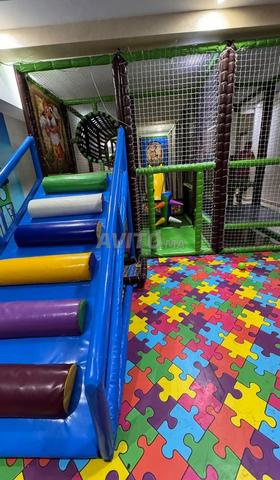 À Vendre  Espace de Jeux  Opportunité Unique