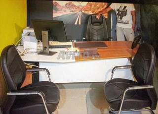 A VENDRE Bureau avec chaises