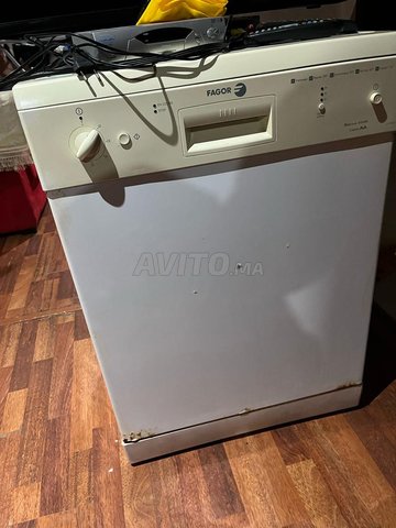 lvaisselle chauffeeau cuisinière lavabo et bidy