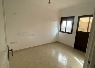 شقة للبيع بحي الإزدهار قرب مدرسة العراقي و مرجان 